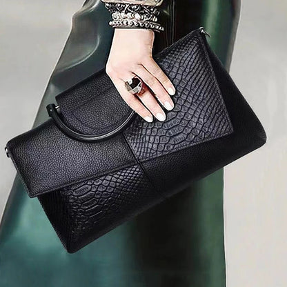 Bolsa Structured Elegance