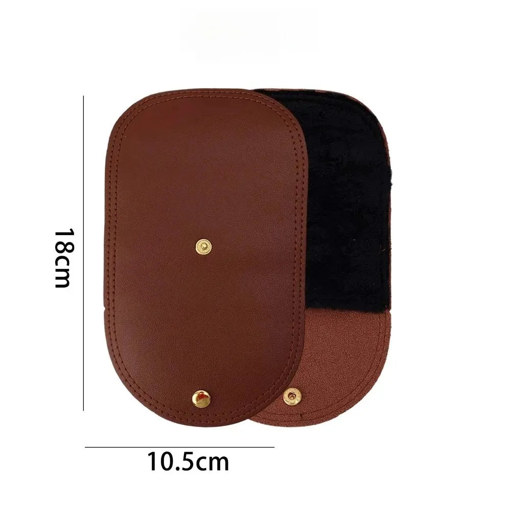 Guante limpiador para bolsos