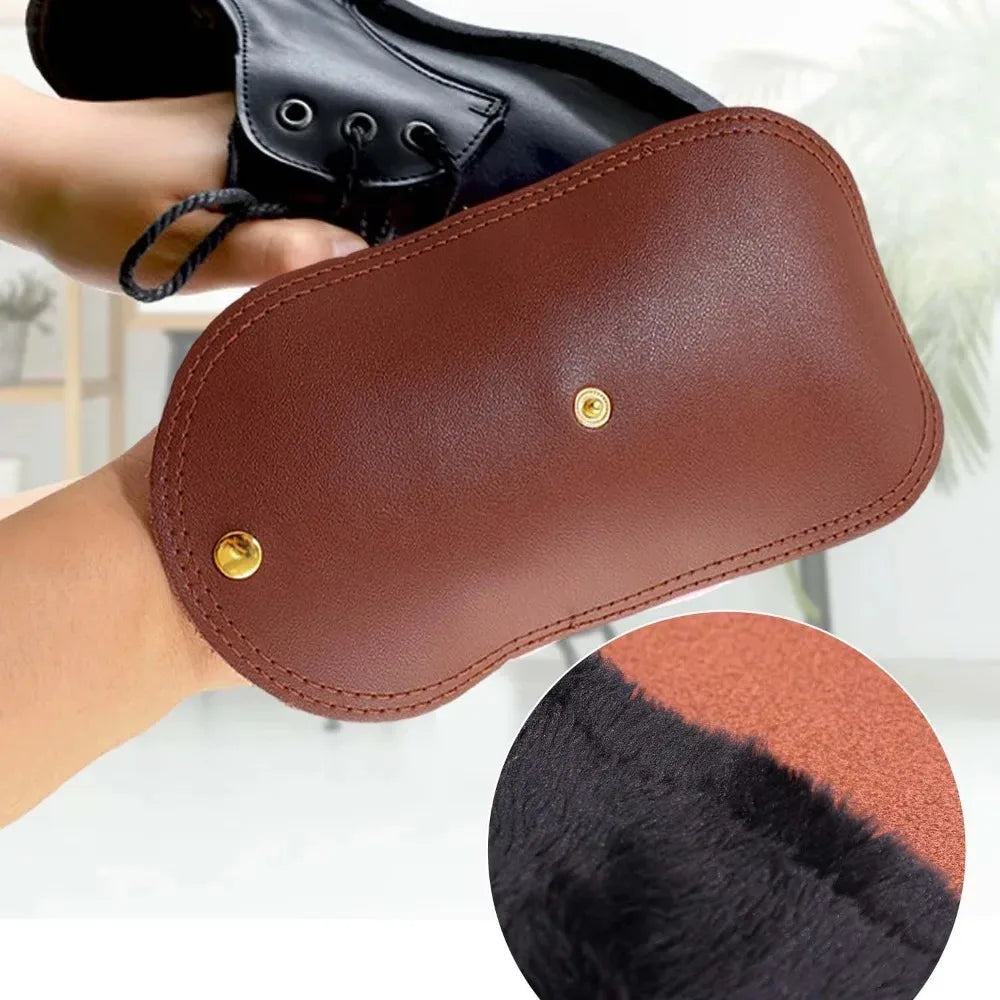 Guante limpiador para bolsos