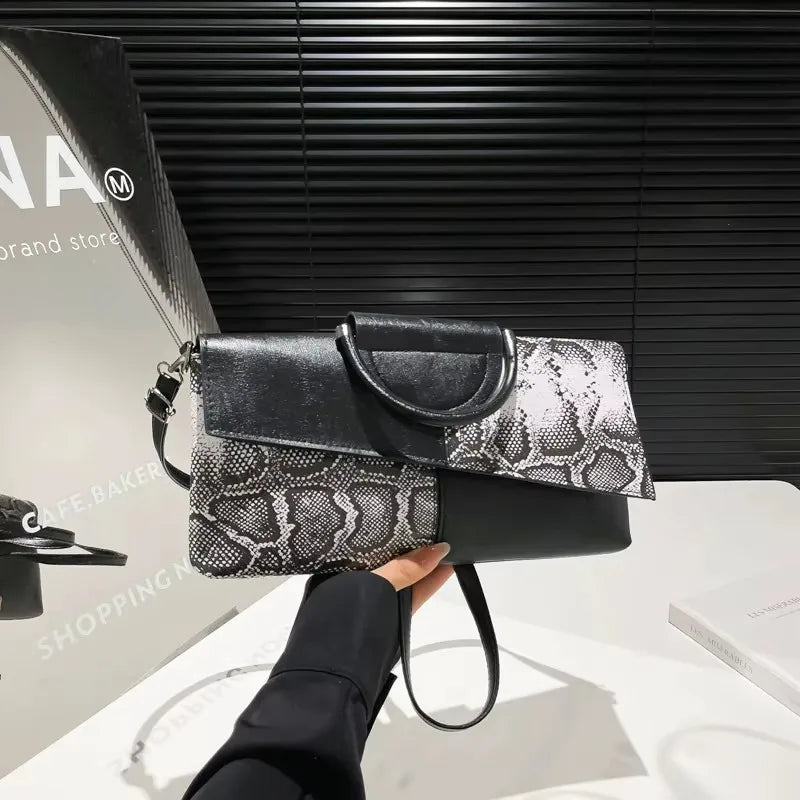 Bolsa Structured Elegance