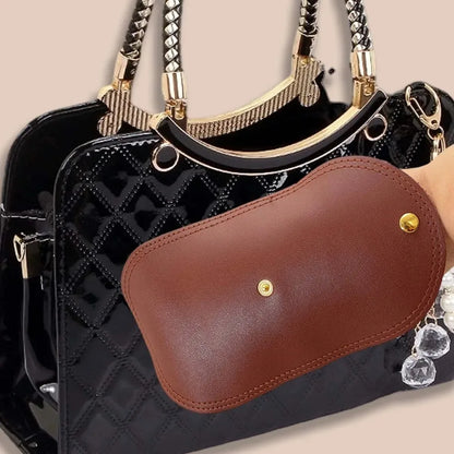 Guante limpiador para bolsos